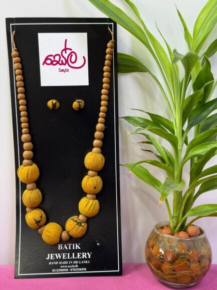 Blue and Black Colored Batik Necklace BJ050